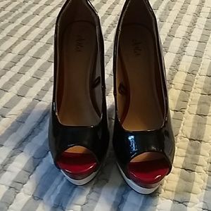Dot's, 5" heels black and White and Red sz 8